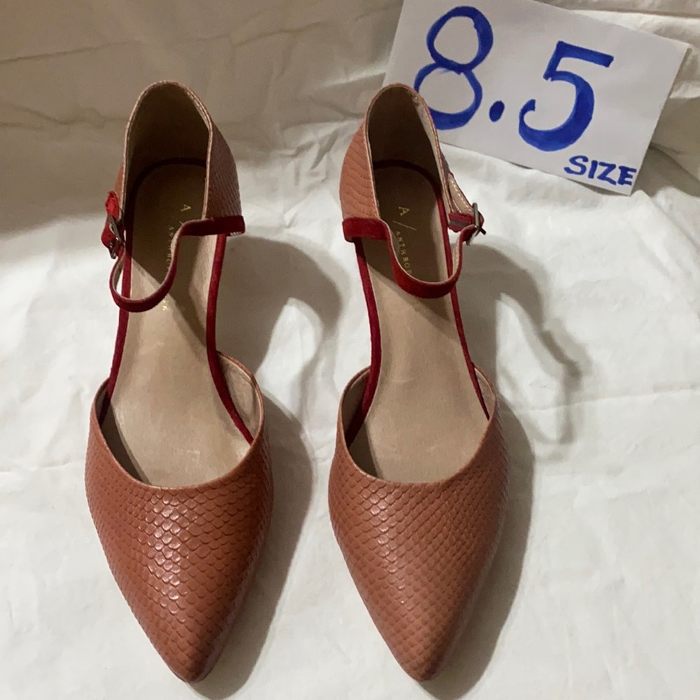A/Anthropologie #8 1/2 in good condition beautiful shoes very soft.